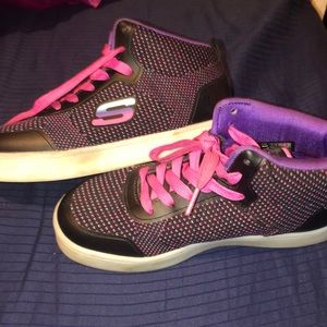 Light up Shoes worn once doesn’t have the charger